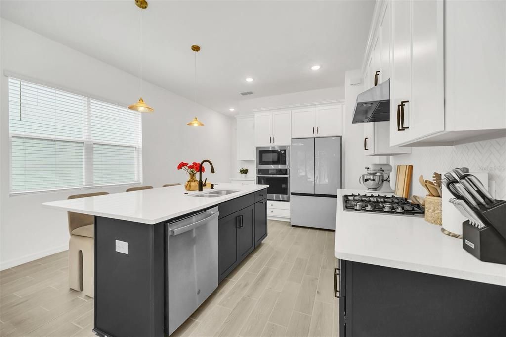 For Sale: $459,000 (3 beds, 3 baths, 1992 Square Feet)