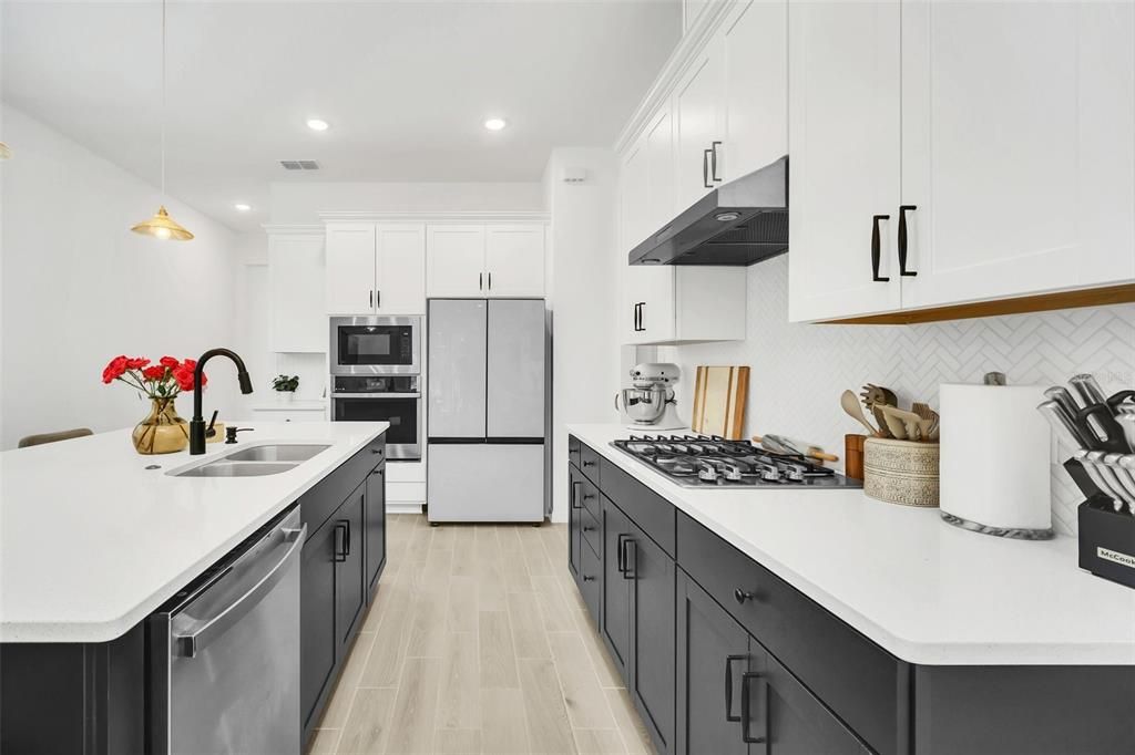 For Sale: $459,000 (3 beds, 3 baths, 1992 Square Feet)