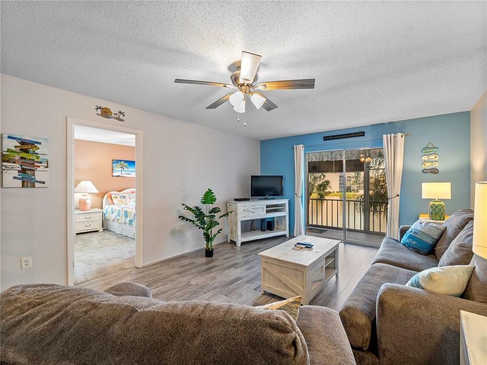 待售: $189,700 (2 贝兹, 2 浴室, 1144 平方英尺)