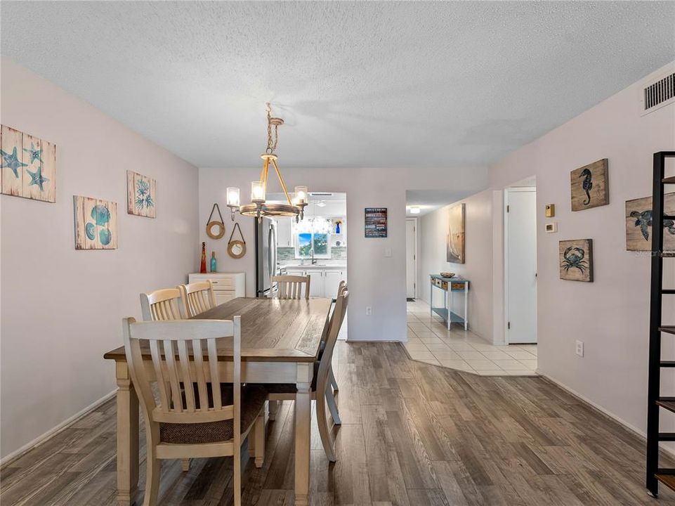 待售: $189,700 (2 贝兹, 2 浴室, 1144 平方英尺)