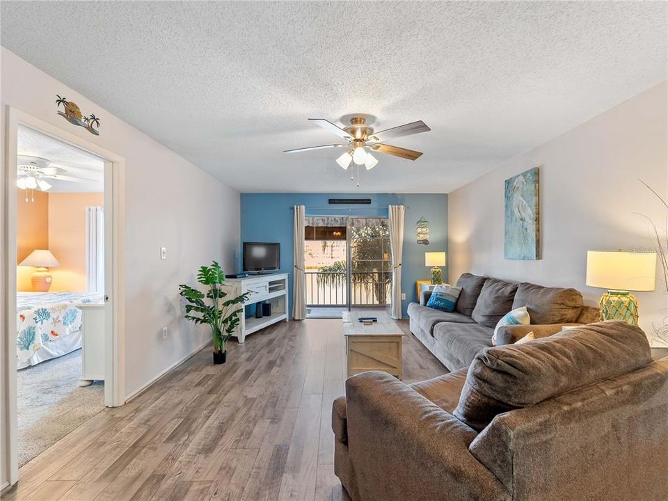 待售: $189,700 (2 贝兹, 2 浴室, 1144 平方英尺)