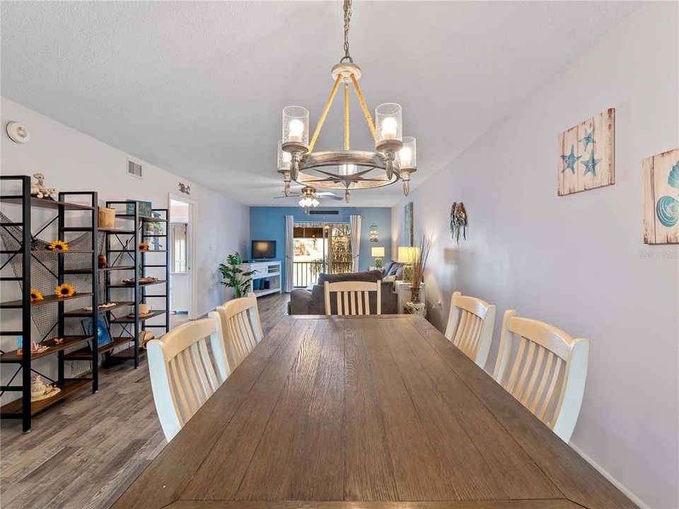 待售: $189,700 (2 贝兹, 2 浴室, 1144 平方英尺)