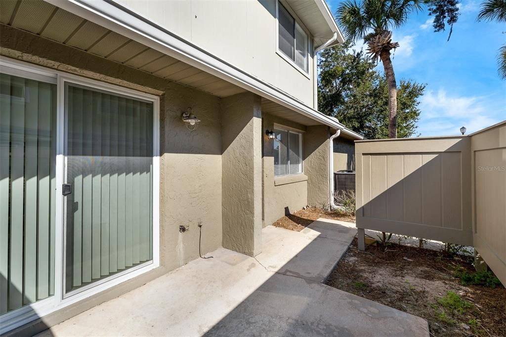 For Sale: $189,900 (2 beds, 1 baths, 1061 Square Feet)