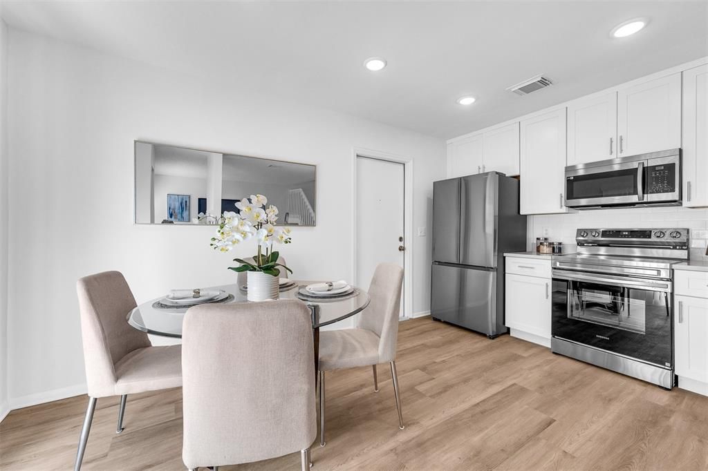 For Sale: $189,900 (2 beds, 1 baths, 1061 Square Feet)