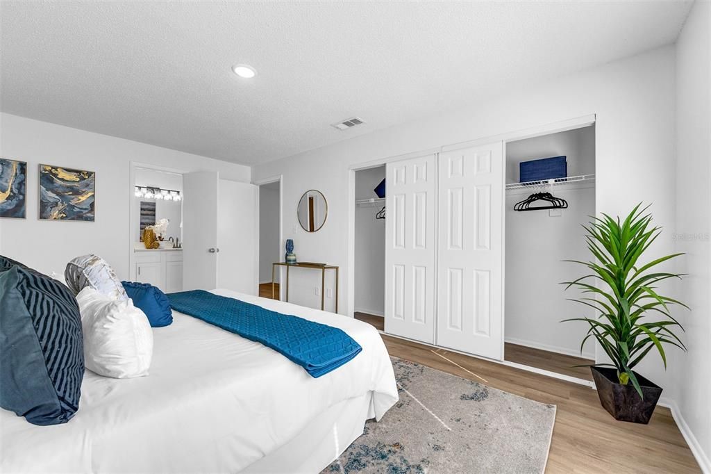 For Sale: $189,900 (2 beds, 1 baths, 1061 Square Feet)