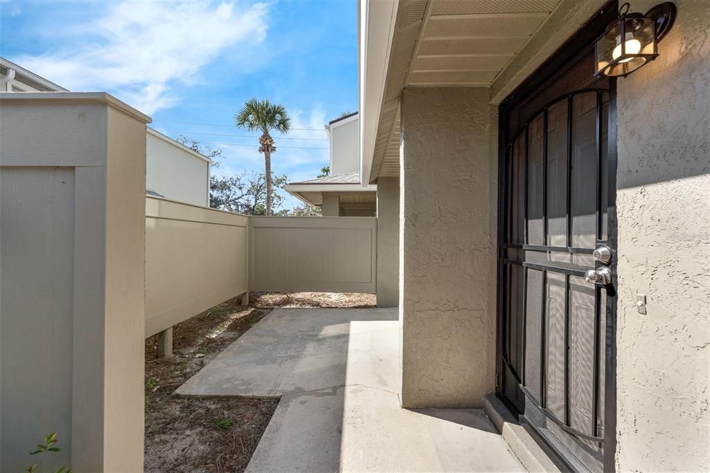 For Sale: $189,900 (2 beds, 1 baths, 1061 Square Feet)