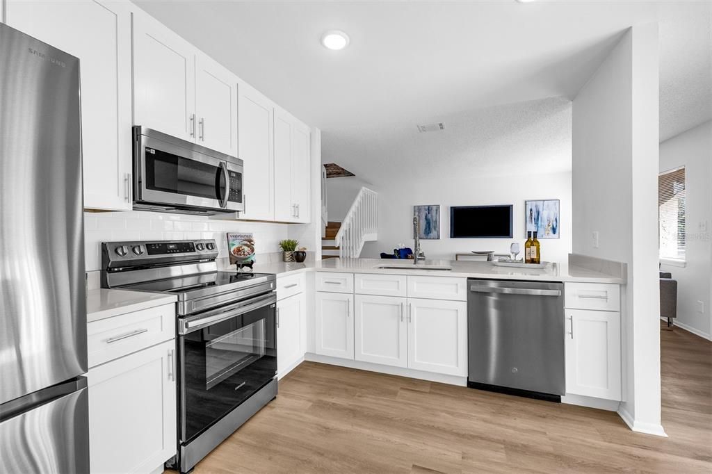 For Sale: $189,900 (2 beds, 1 baths, 1061 Square Feet)