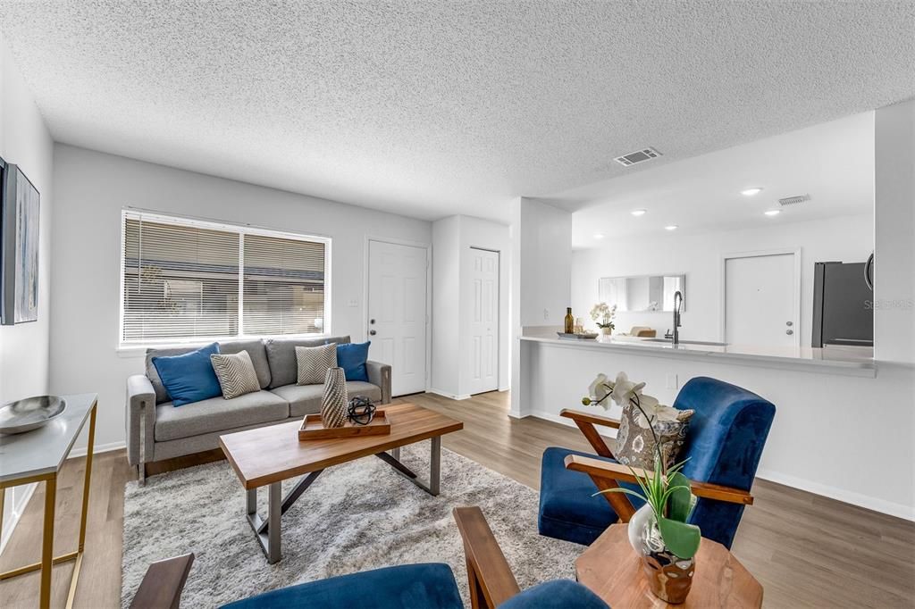 For Sale: $189,900 (2 beds, 1 baths, 1061 Square Feet)