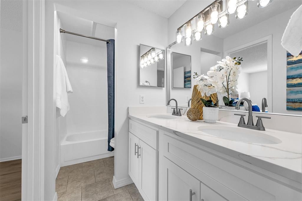 For Sale: $189,900 (2 beds, 1 baths, 1061 Square Feet)