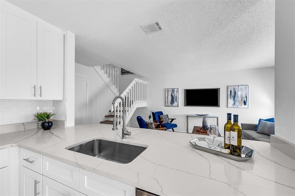 For Sale: $189,900 (2 beds, 1 baths, 1061 Square Feet)