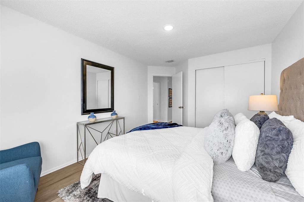 For Sale: $189,900 (2 beds, 1 baths, 1061 Square Feet)