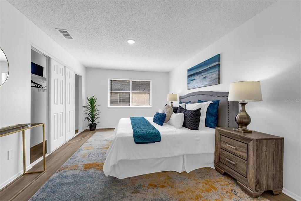 For Sale: $189,900 (2 beds, 1 baths, 1061 Square Feet)