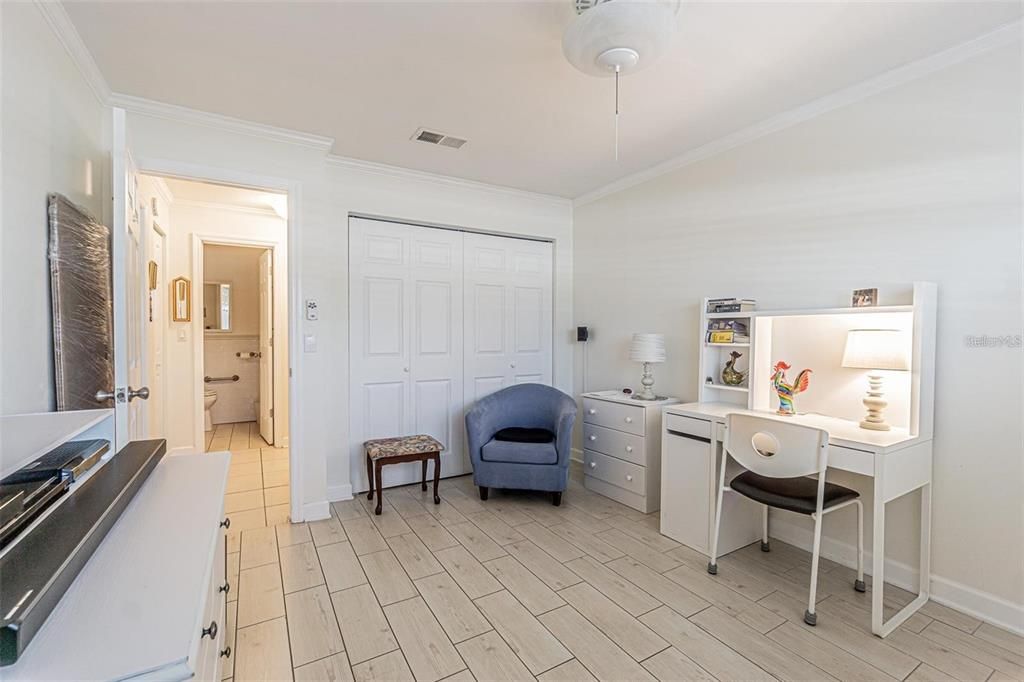 For Sale: $185,000 (2 beds, 1 baths, 1125 Square Feet)