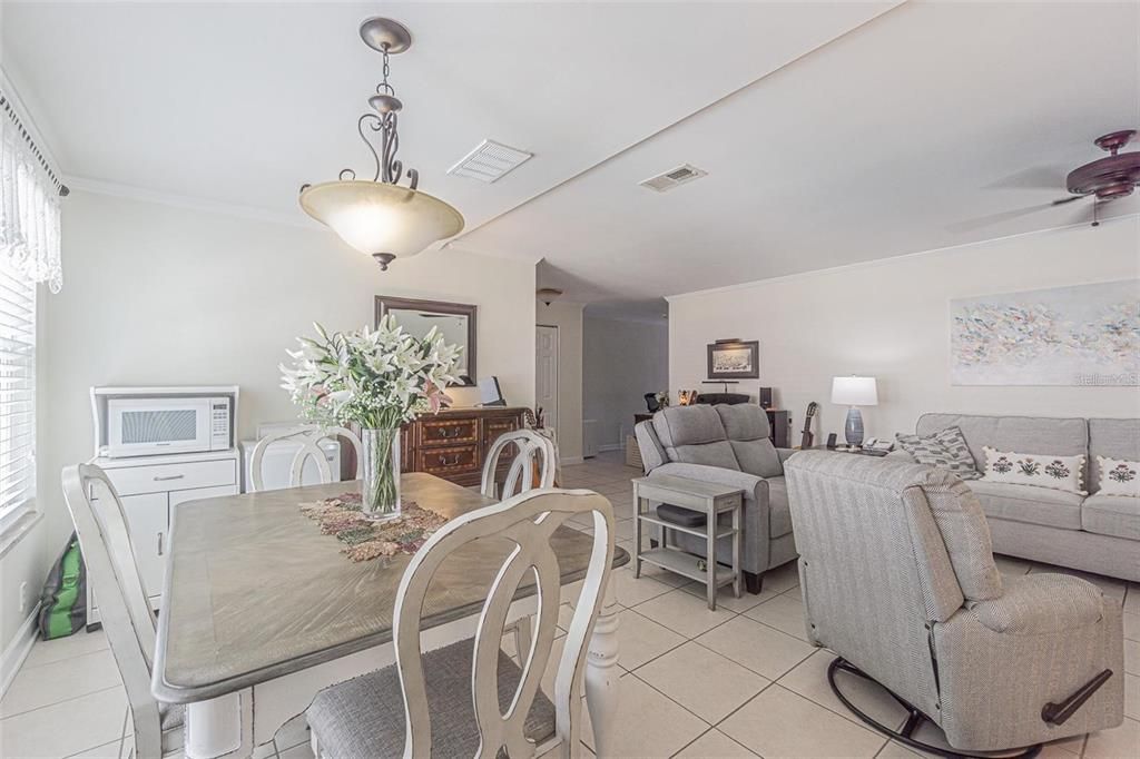 For Sale: $185,000 (2 beds, 1 baths, 1125 Square Feet)