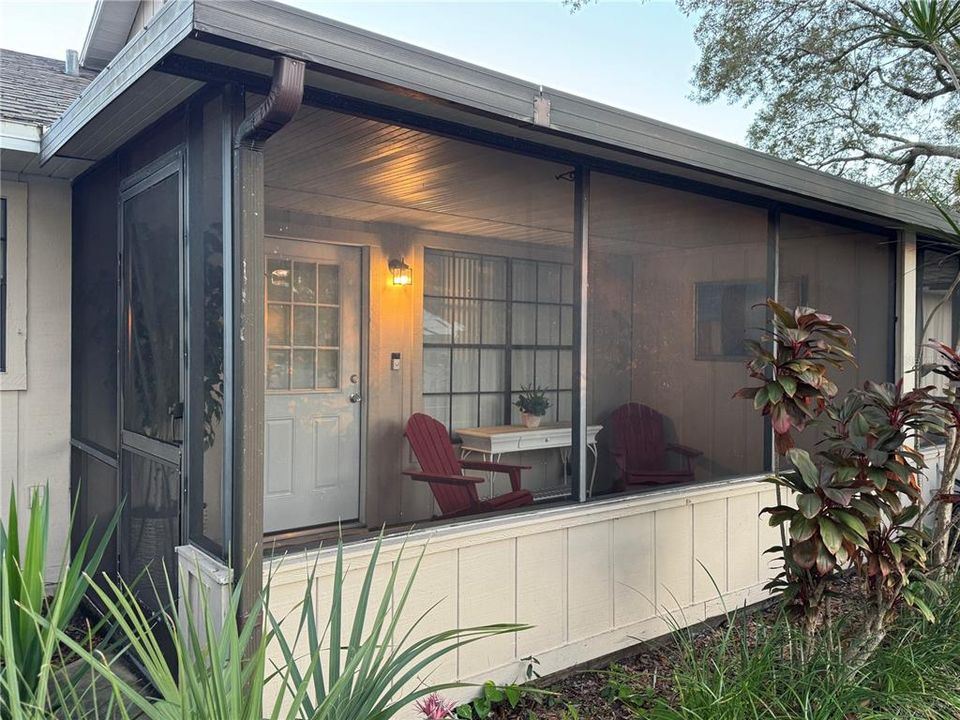 For Sale: $180,000 (2 beds, 2 baths, 935 Square Feet)