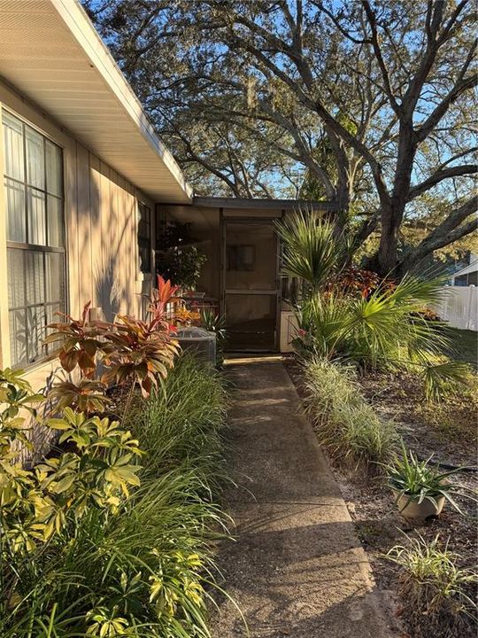 For Sale: $180,000 (2 beds, 2 baths, 935 Square Feet)