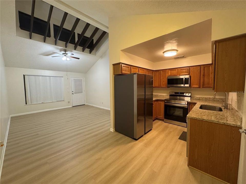 For Sale: $180,000 (2 beds, 2 baths, 935 Square Feet)