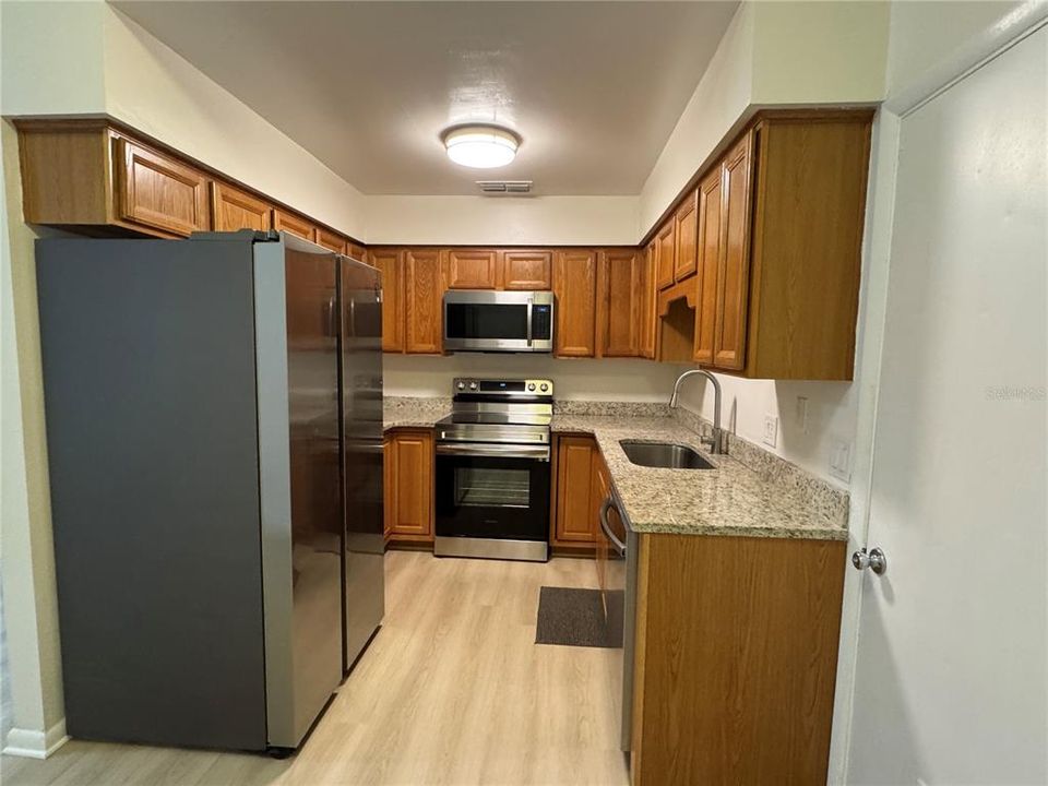 For Sale: $180,000 (2 beds, 2 baths, 935 Square Feet)