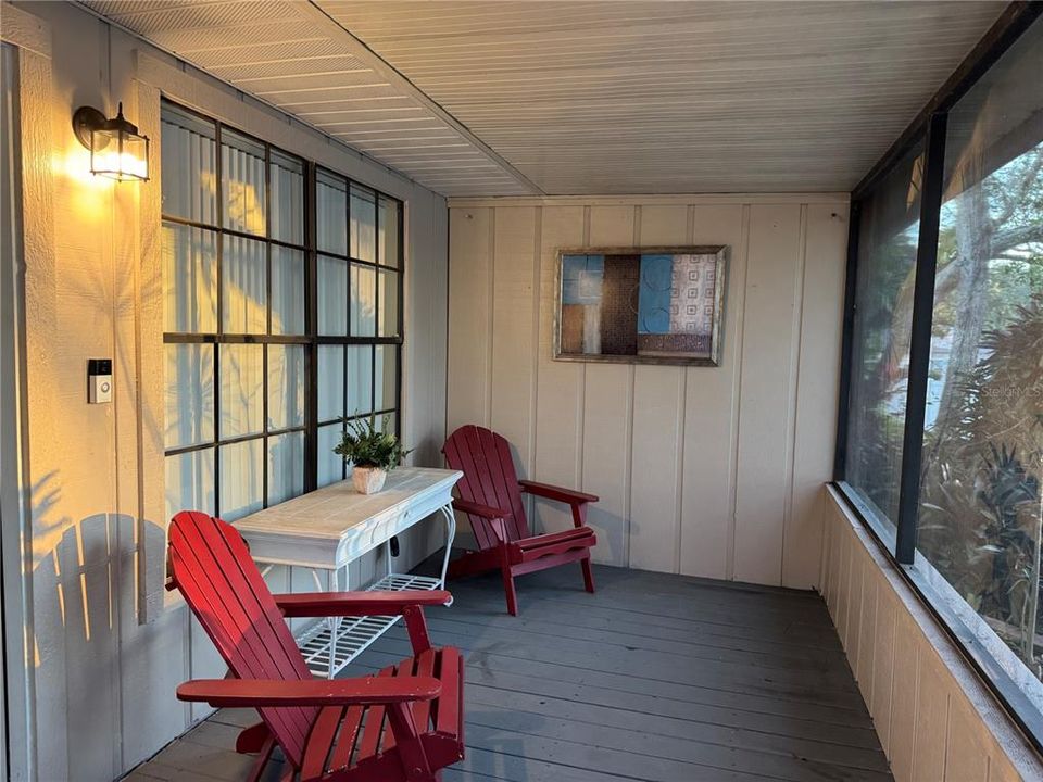 For Sale: $180,000 (2 beds, 2 baths, 935 Square Feet)