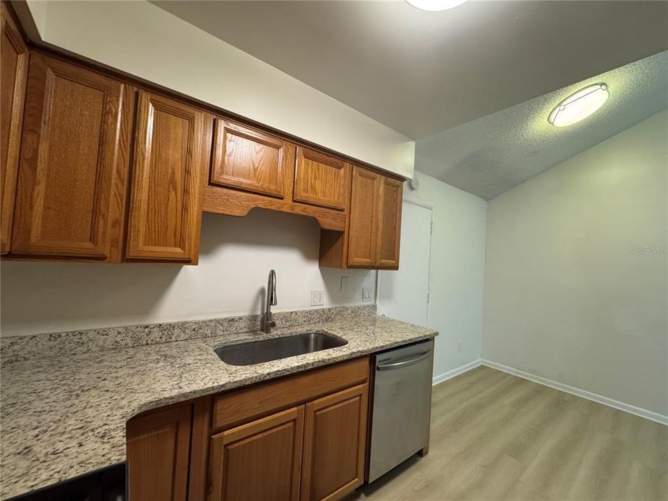 For Sale: $180,000 (2 beds, 2 baths, 935 Square Feet)