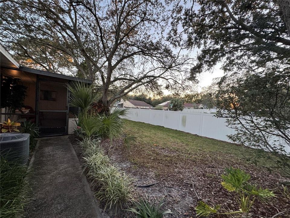 For Sale: $180,000 (2 beds, 2 baths, 935 Square Feet)