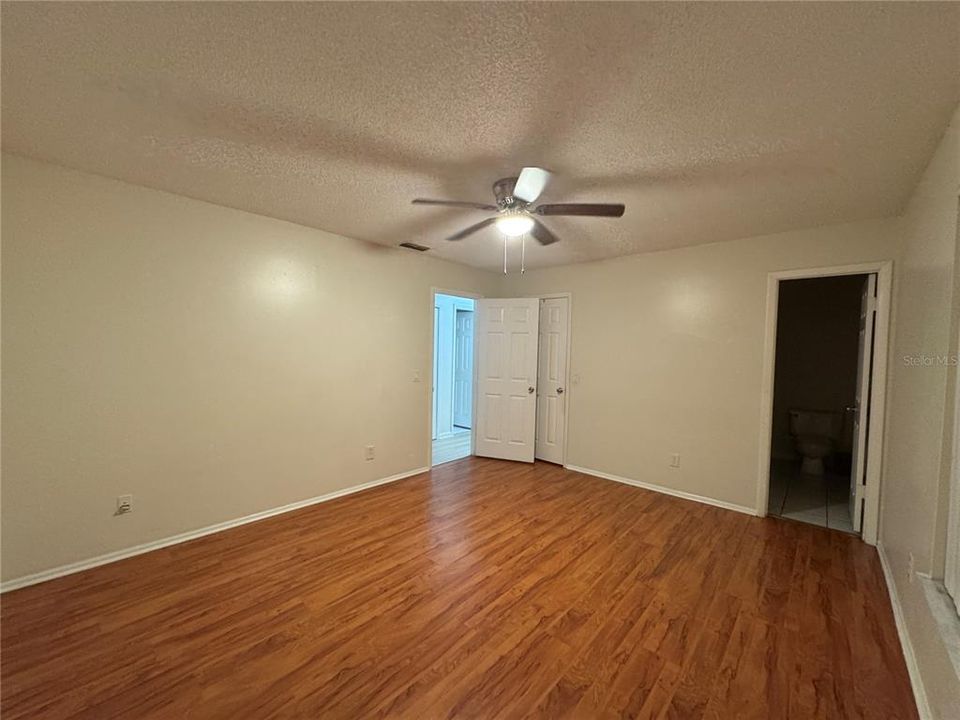For Sale: $180,000 (2 beds, 2 baths, 935 Square Feet)