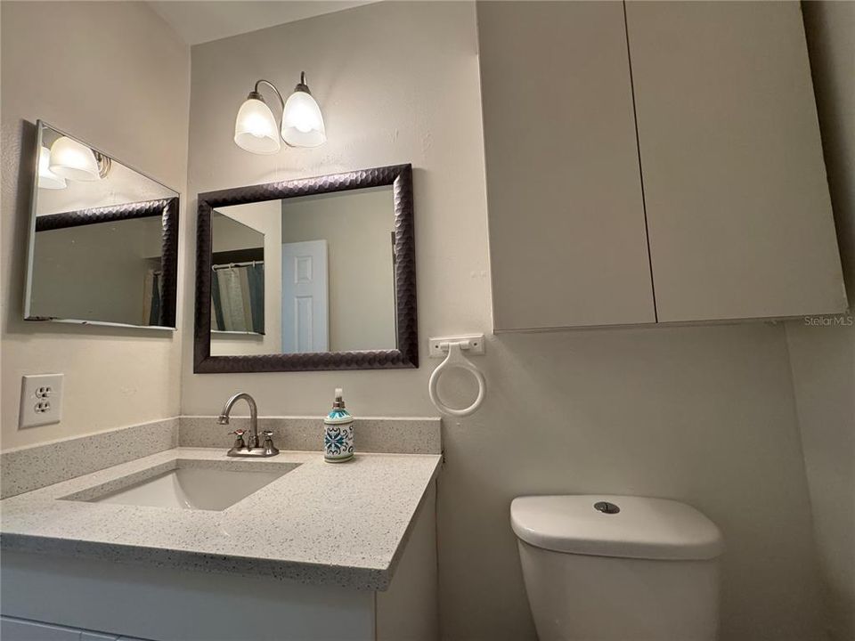 For Sale: $180,000 (2 beds, 2 baths, 935 Square Feet)