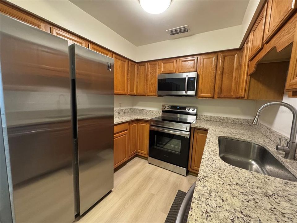 For Sale: $180,000 (2 beds, 2 baths, 935 Square Feet)