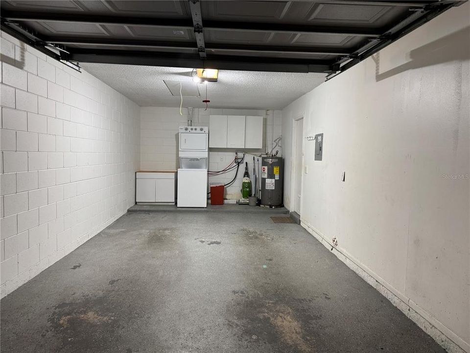 For Sale: $180,000 (2 beds, 2 baths, 935 Square Feet)