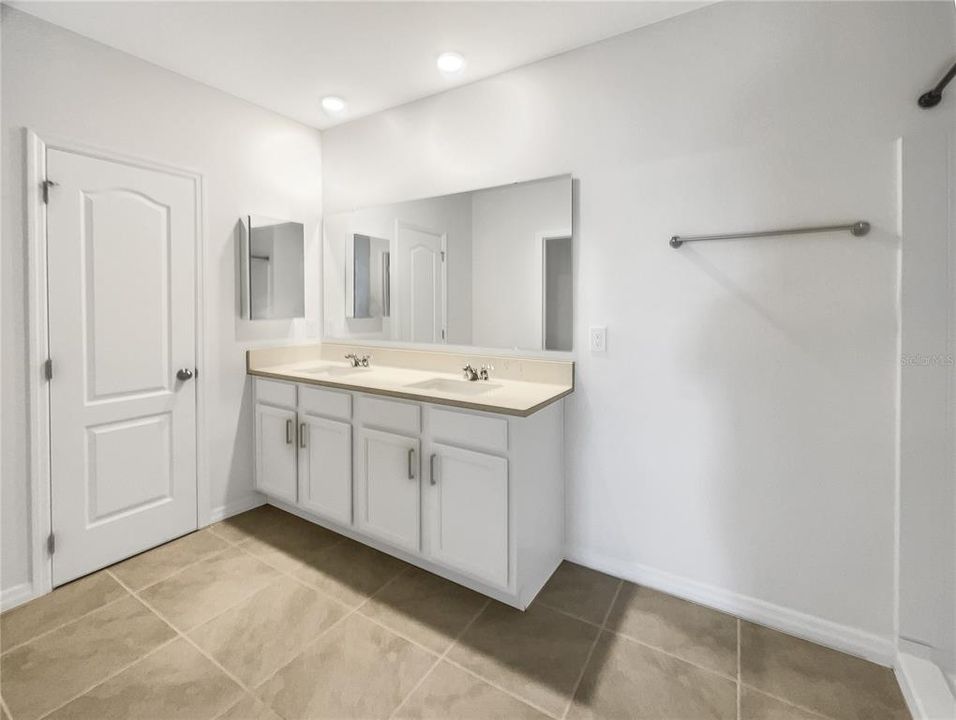 待售: $342,000 (3 贝兹, 2 浴室, 2296 平方英尺)