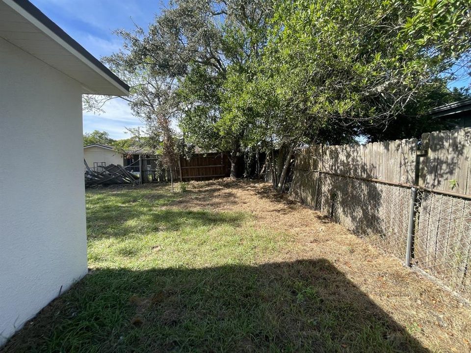 For Sale: $289,900 (3 beds, 2 baths, 1102 Square Feet)