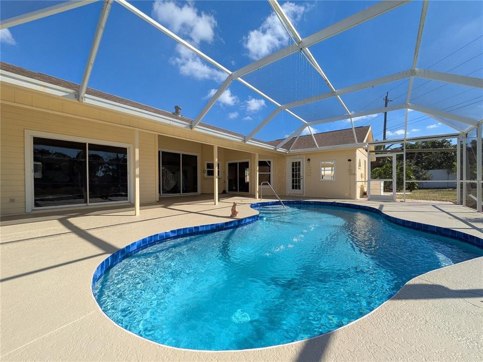 For Sale: $675,000 (3 beds, 2 baths, 2328 Square Feet)