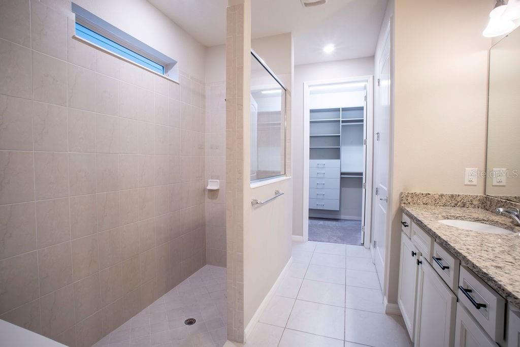 En Venta: $589,999 (4 camas, 3 baños, 2754 Pies cuadrados)