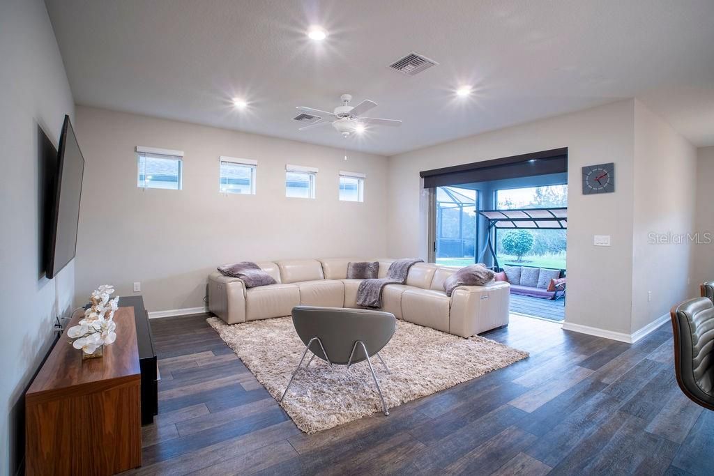 En Venta: $589,999 (4 camas, 3 baños, 2754 Pies cuadrados)