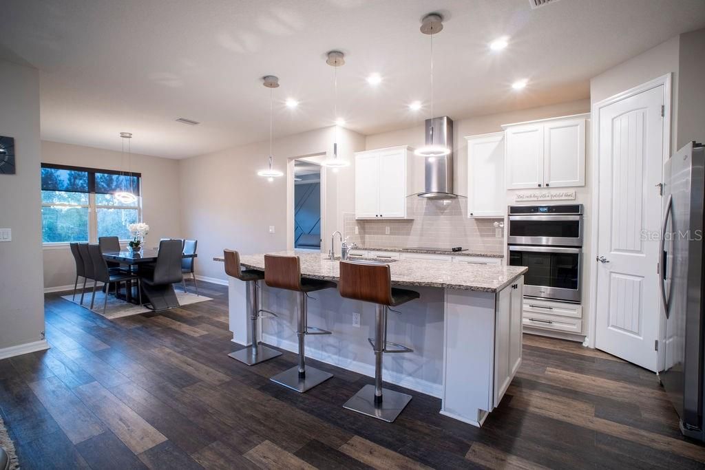 En Venta: $589,999 (4 camas, 3 baños, 2754 Pies cuadrados)