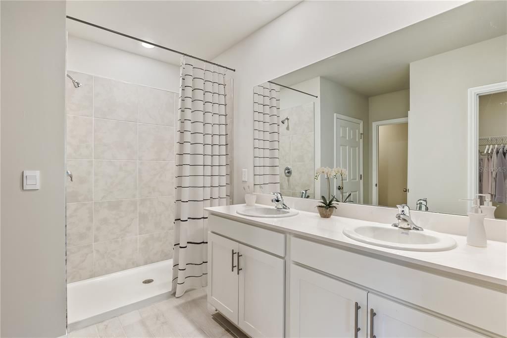 En Venta: $373,455 (4 camas, 3 baños, 2020 Pies cuadrados)