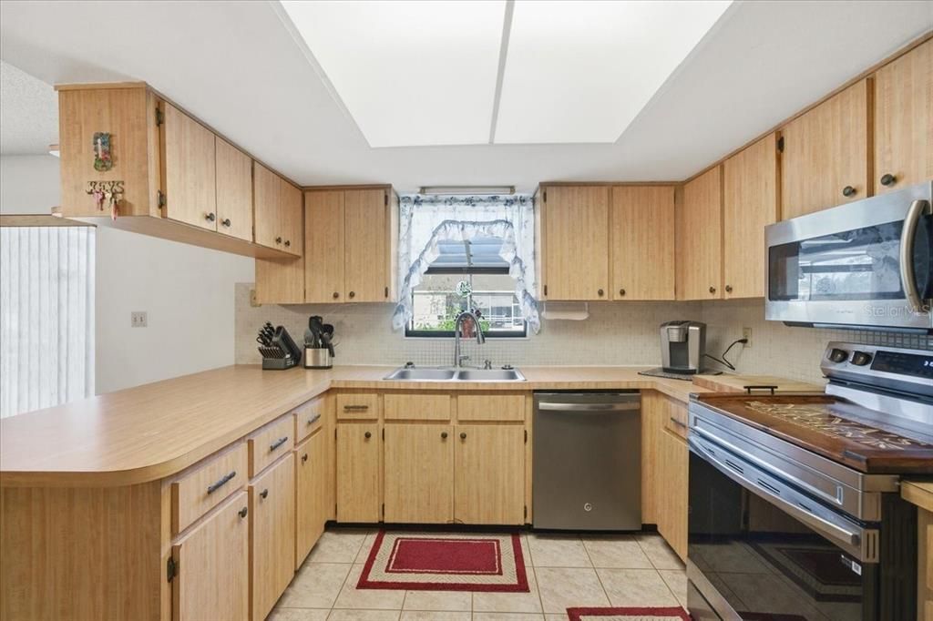 待售: $308,000 (3 贝兹, 2 浴室, 1624 平方英尺)