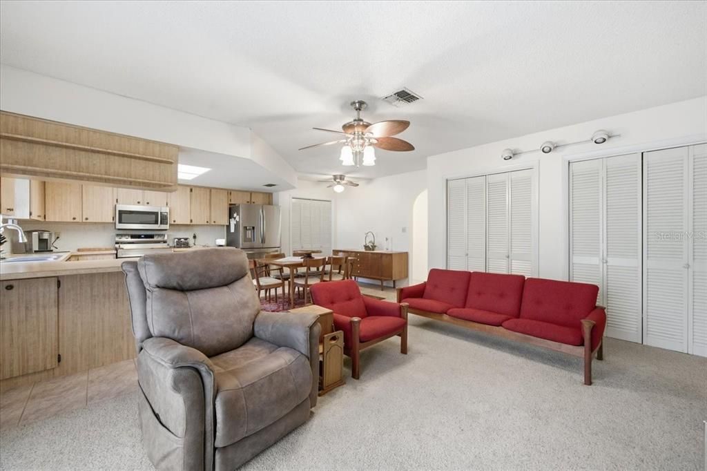 待售: $308,000 (3 贝兹, 2 浴室, 1624 平方英尺)