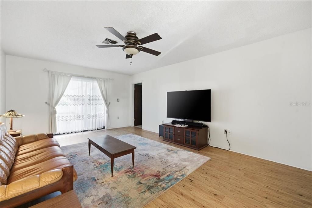 待售: $308,000 (3 贝兹, 2 浴室, 1624 平方英尺)