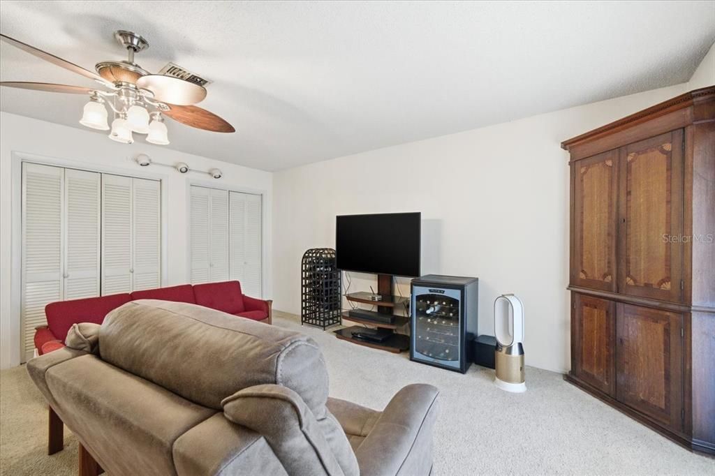 待售: $308,000 (3 贝兹, 2 浴室, 1624 平方英尺)