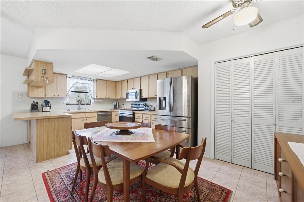 待售: $308,000 (3 贝兹, 2 浴室, 1624 平方英尺)