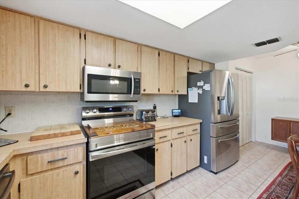 待售: $308,000 (3 贝兹, 2 浴室, 1624 平方英尺)