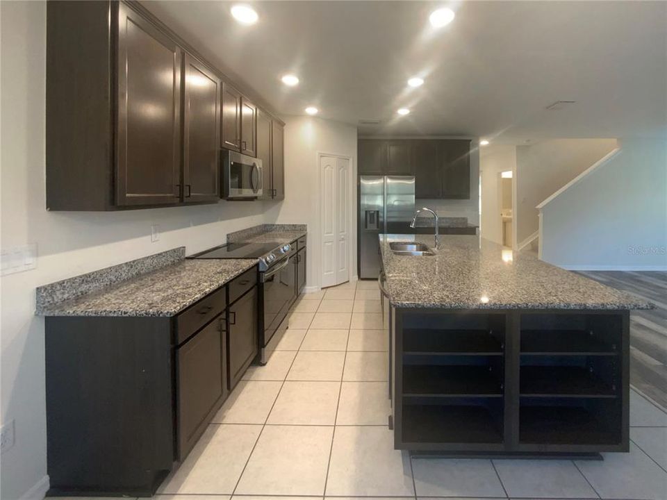 待售: $443,000 (5 贝兹, 3 浴室, 2811 平方英尺)