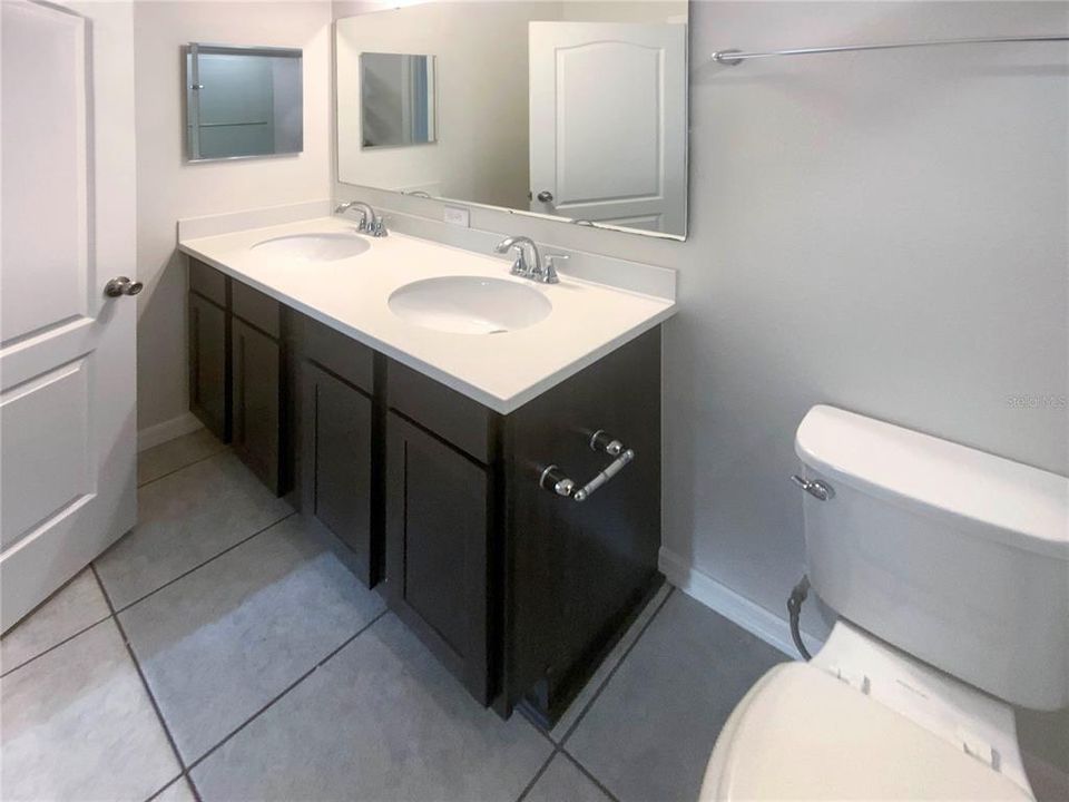 待售: $443,000 (5 贝兹, 3 浴室, 2811 平方英尺)