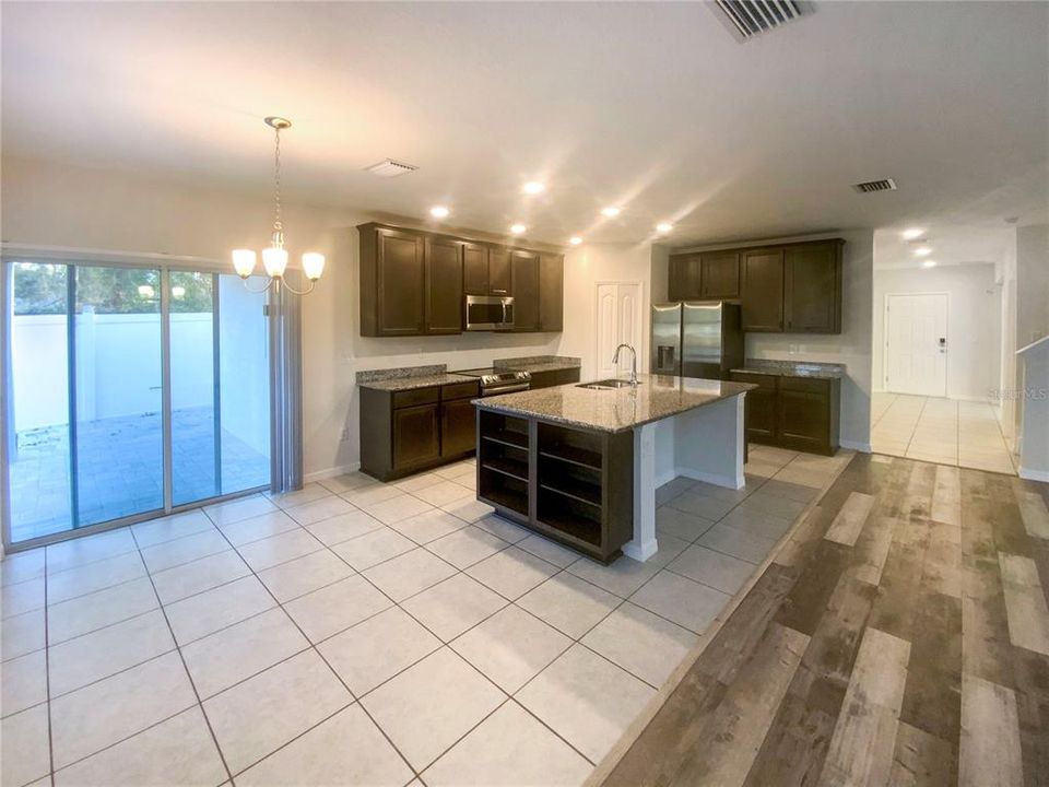 待售: $443,000 (5 贝兹, 3 浴室, 2811 平方英尺)