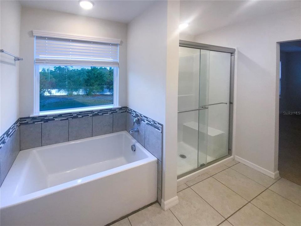 待售: $443,000 (5 贝兹, 3 浴室, 2811 平方英尺)