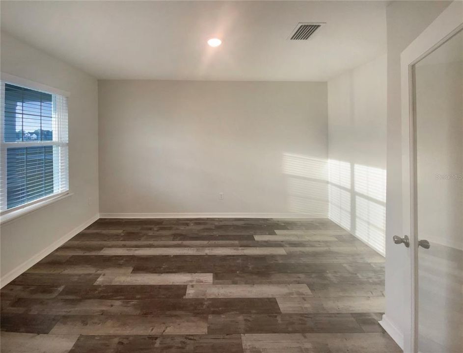 待售: $443,000 (5 贝兹, 3 浴室, 2811 平方英尺)