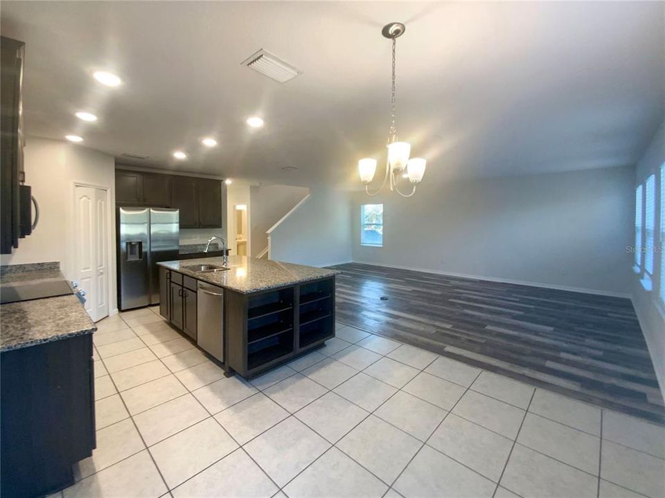 待售: $443,000 (5 贝兹, 3 浴室, 2811 平方英尺)