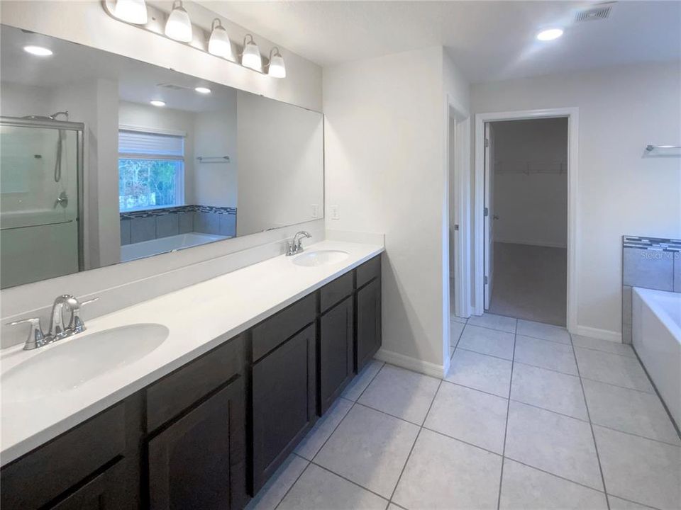 待售: $443,000 (5 贝兹, 3 浴室, 2811 平方英尺)