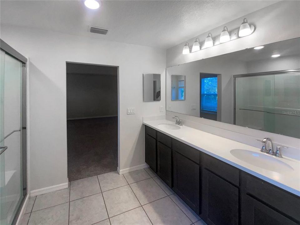 待售: $443,000 (5 贝兹, 3 浴室, 2811 平方英尺)